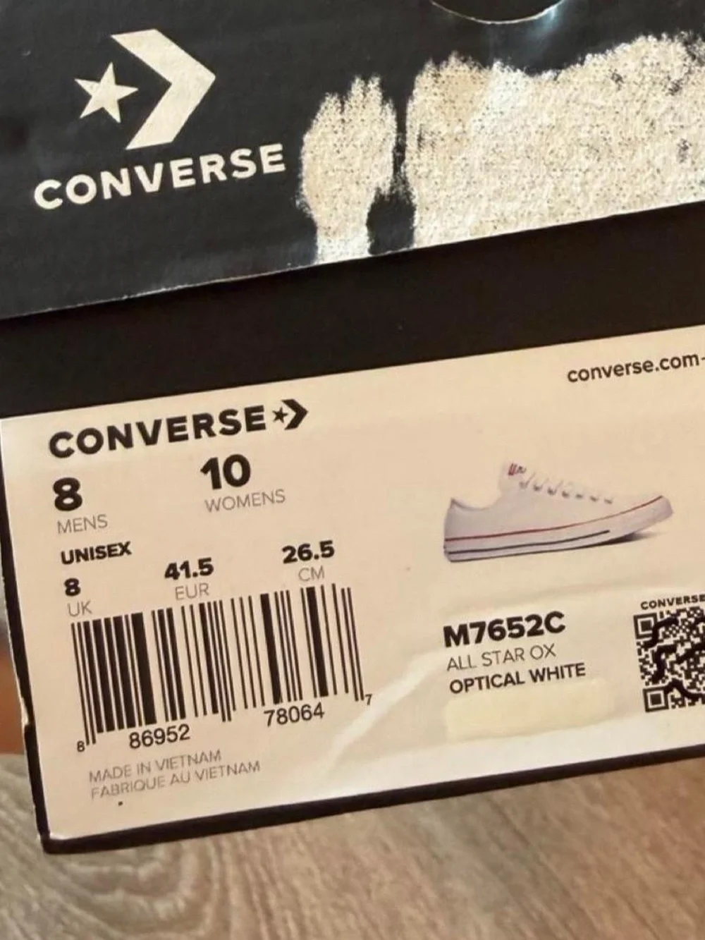 Converse Low Top Sneakers in White with Red Trim
